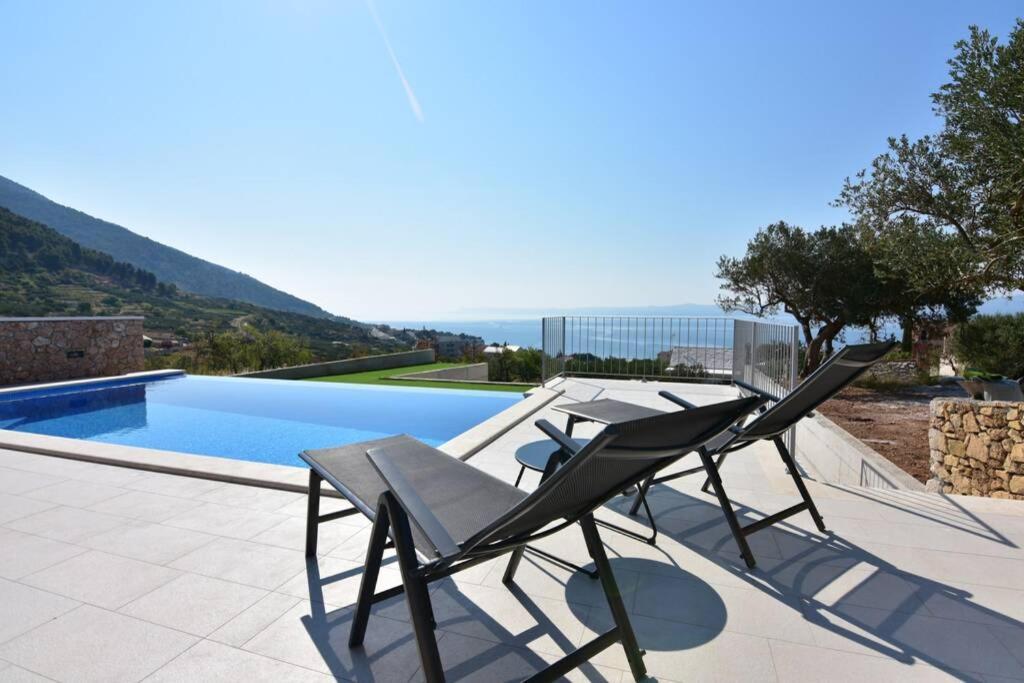 Villa Katarina - Infinity Pool With Amazing View 볼 외부 사진