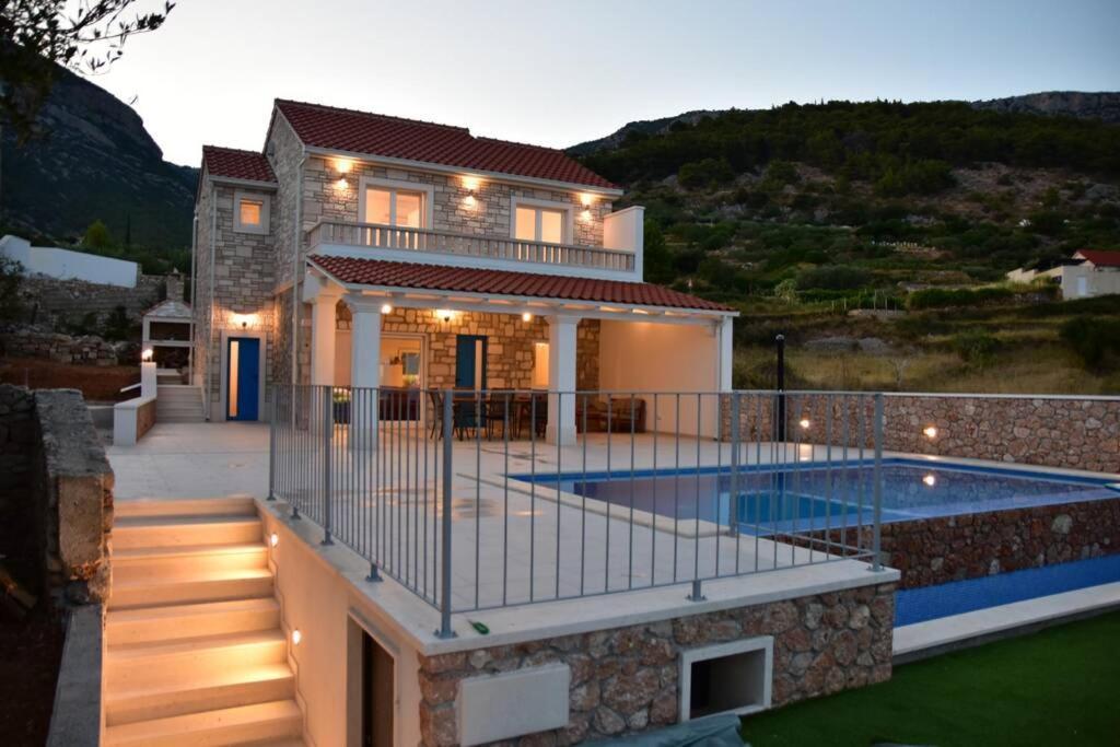 Villa Katarina - Infinity Pool With Amazing View 볼 외부 사진