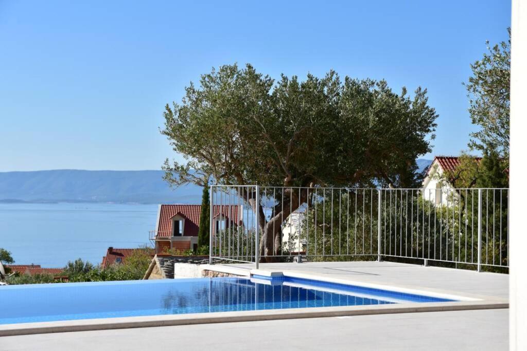 Villa Katarina - Infinity Pool With Amazing View 볼 외부 사진
