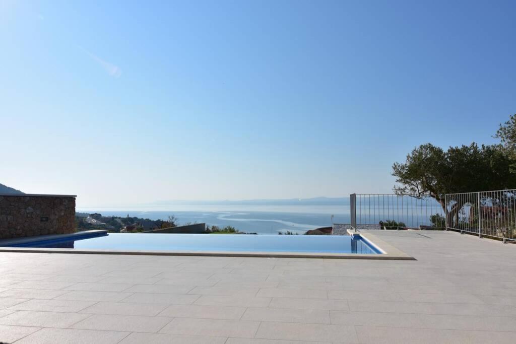 Villa Katarina - Infinity Pool With Amazing View 볼 외부 사진
