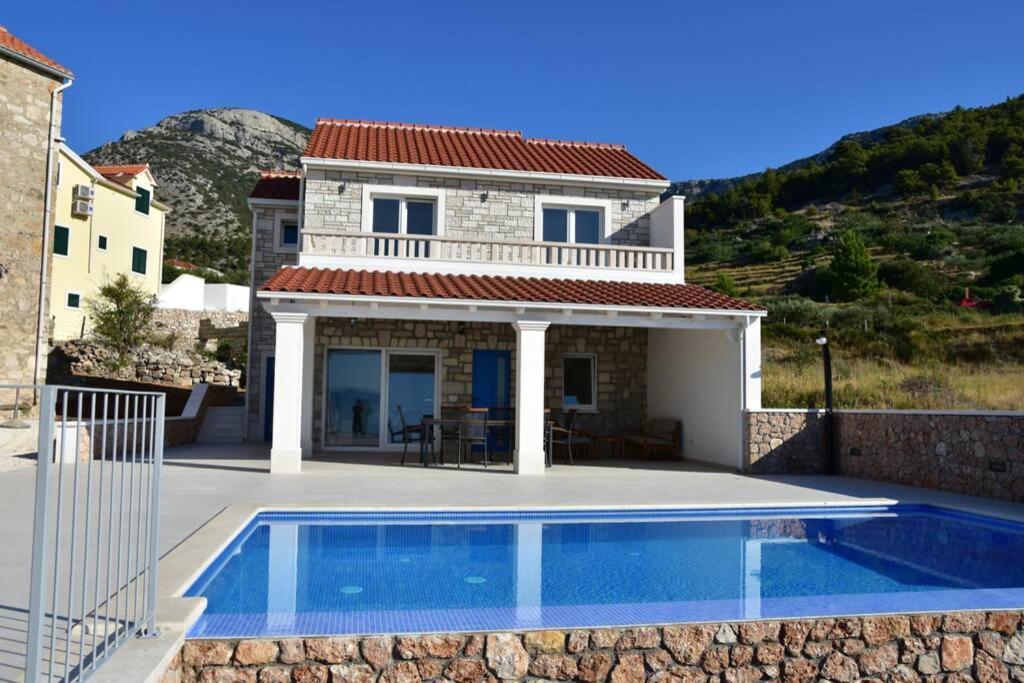 Villa Katarina - Infinity Pool With Amazing View 볼 외부 사진